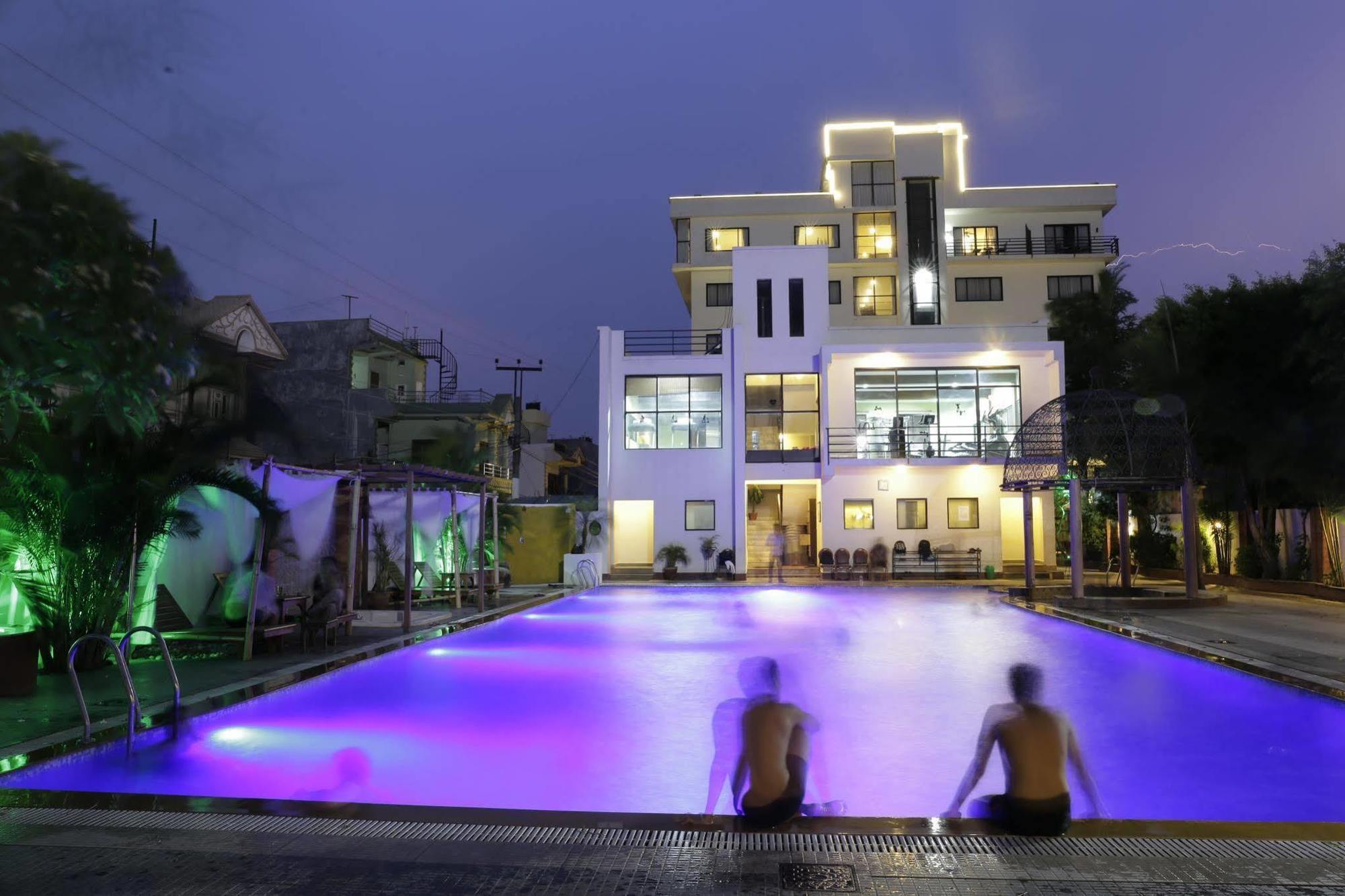 Hotel Club Denovo Butwal Esterno foto